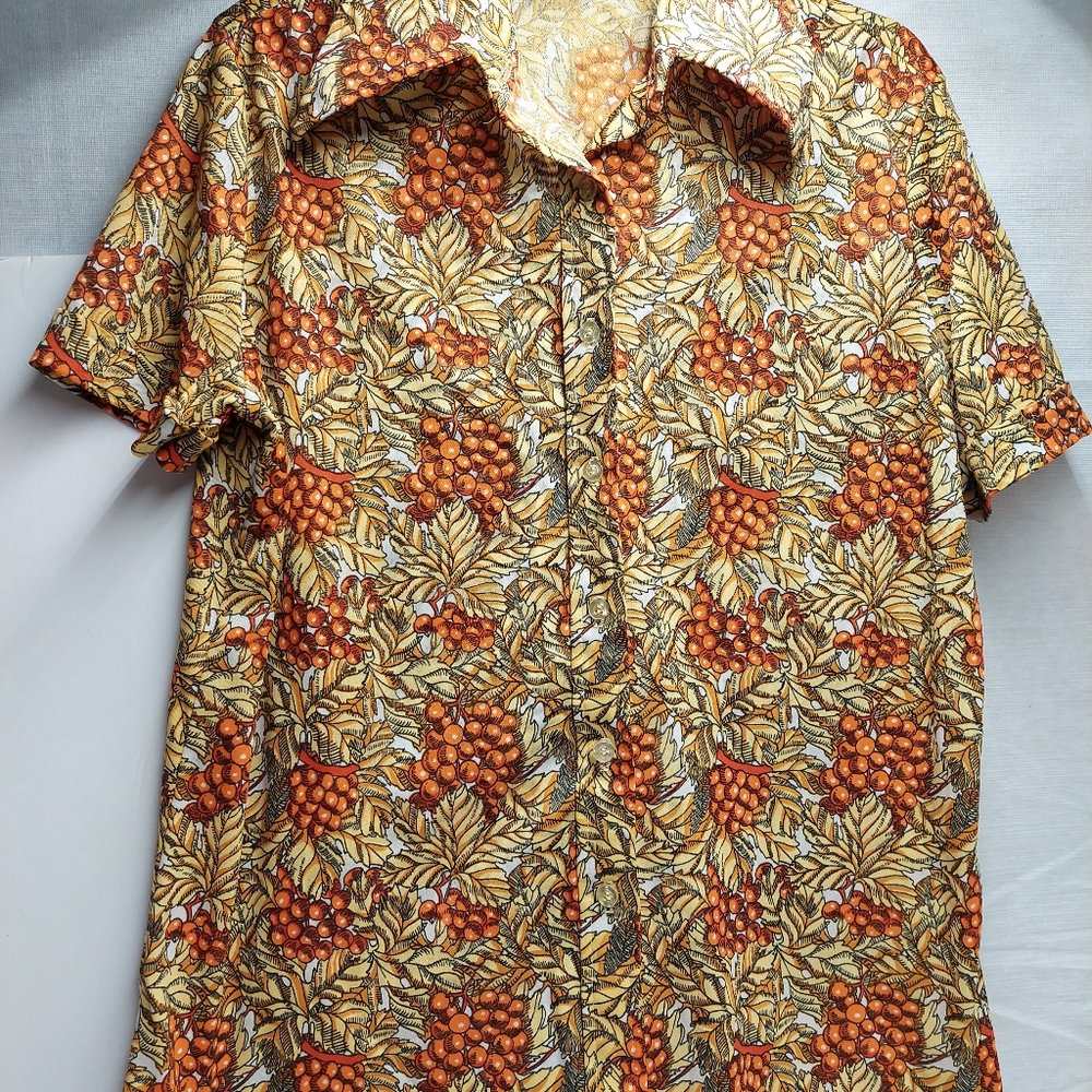 Small vintage button collar short sleeve top